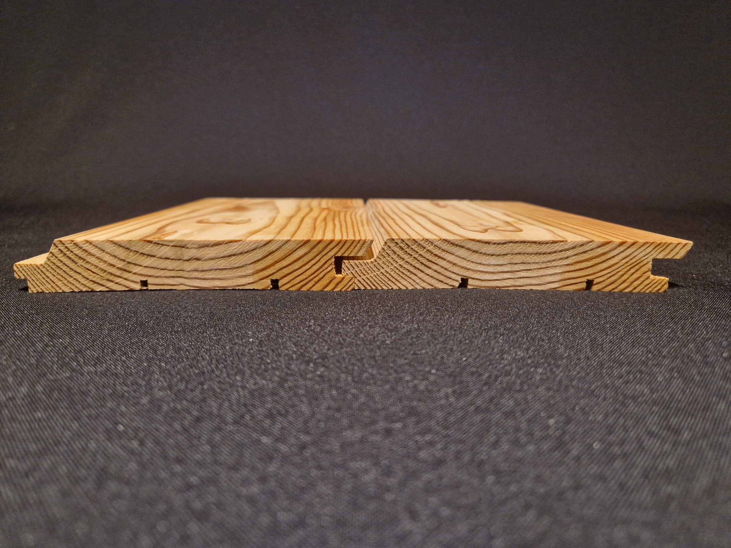 E4 – 22mmx146mm – Vörösfenyő hajópadló